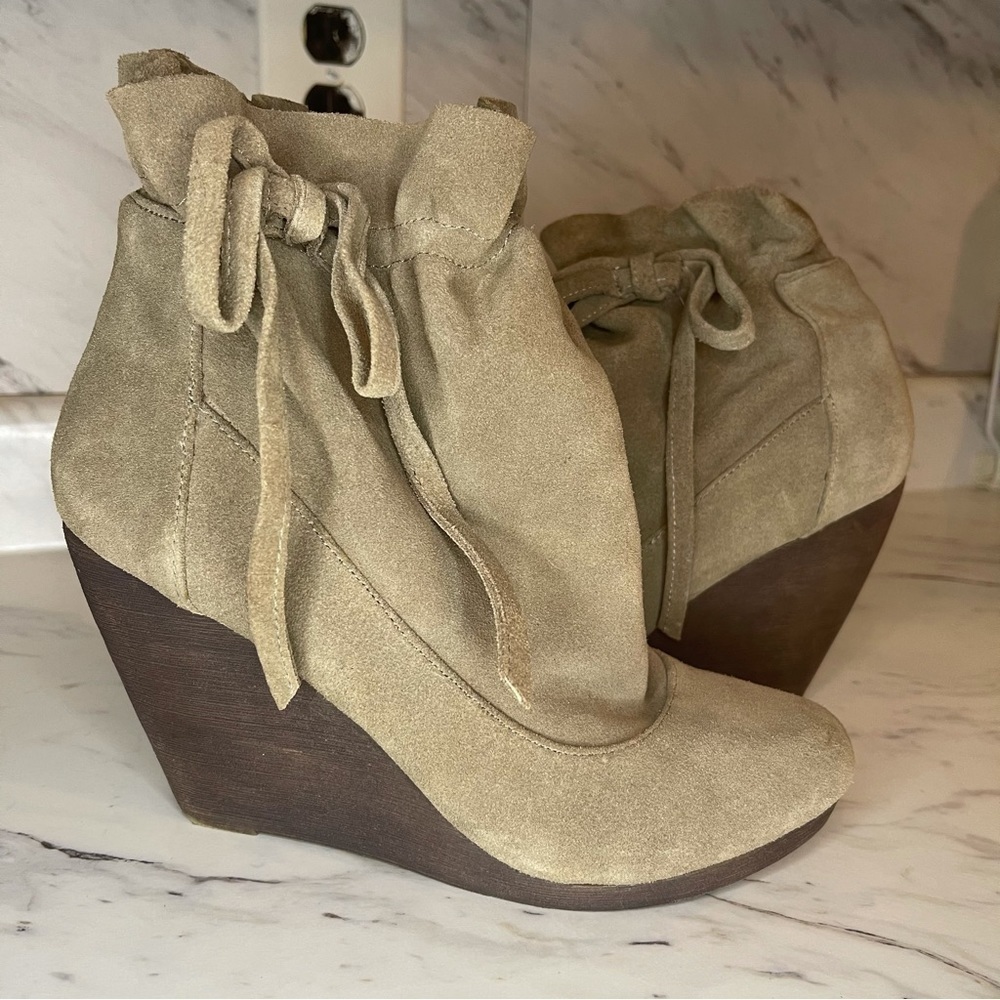 Steve Madden “Matti” Leather Wedge Booties - Size 8M